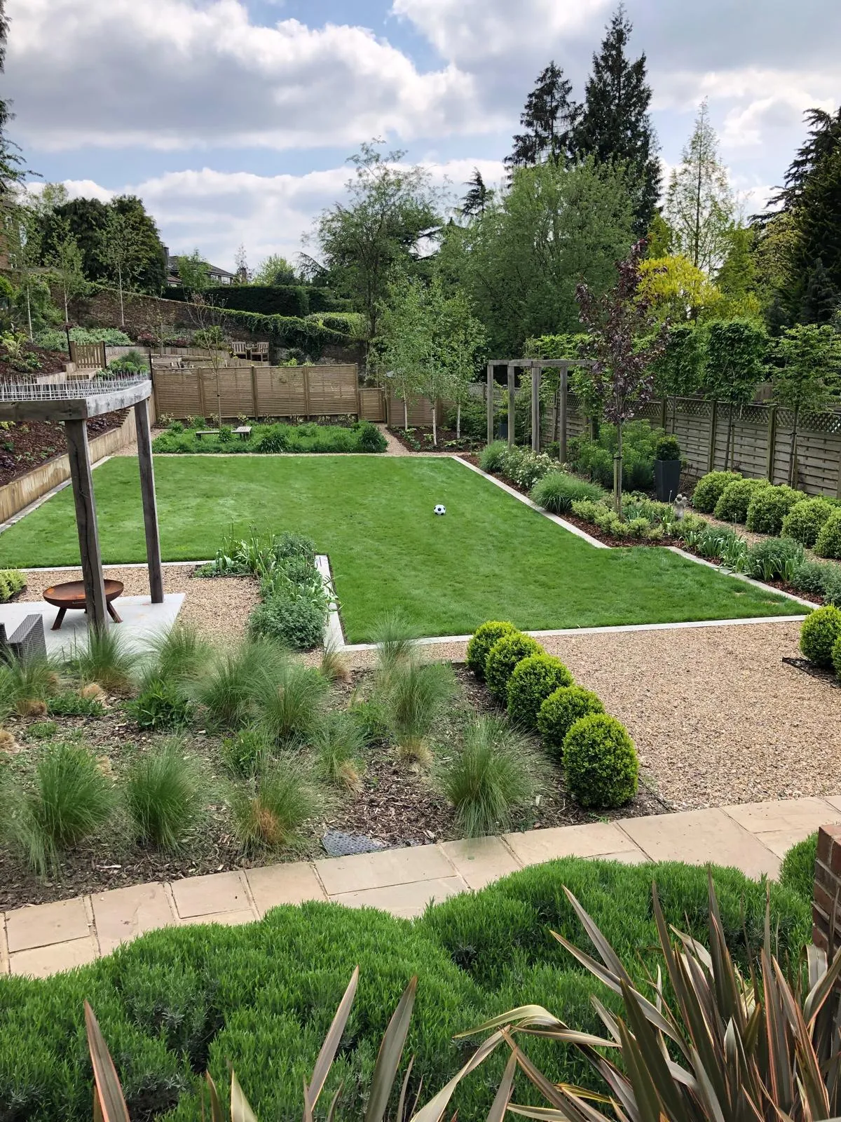 A very nice looking garden with a nice lawn.